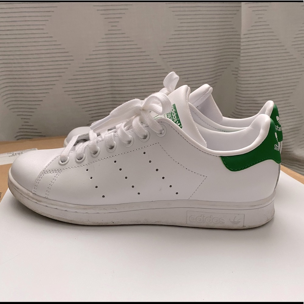 White Adidas Stan Smiths